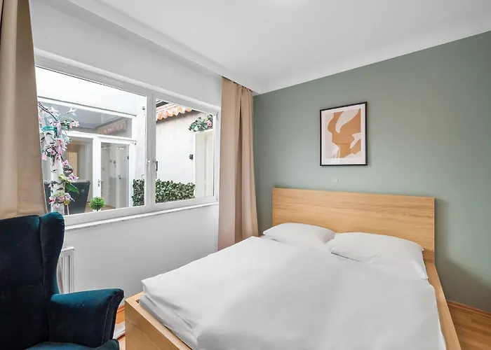 Aparthotel Flora Collection